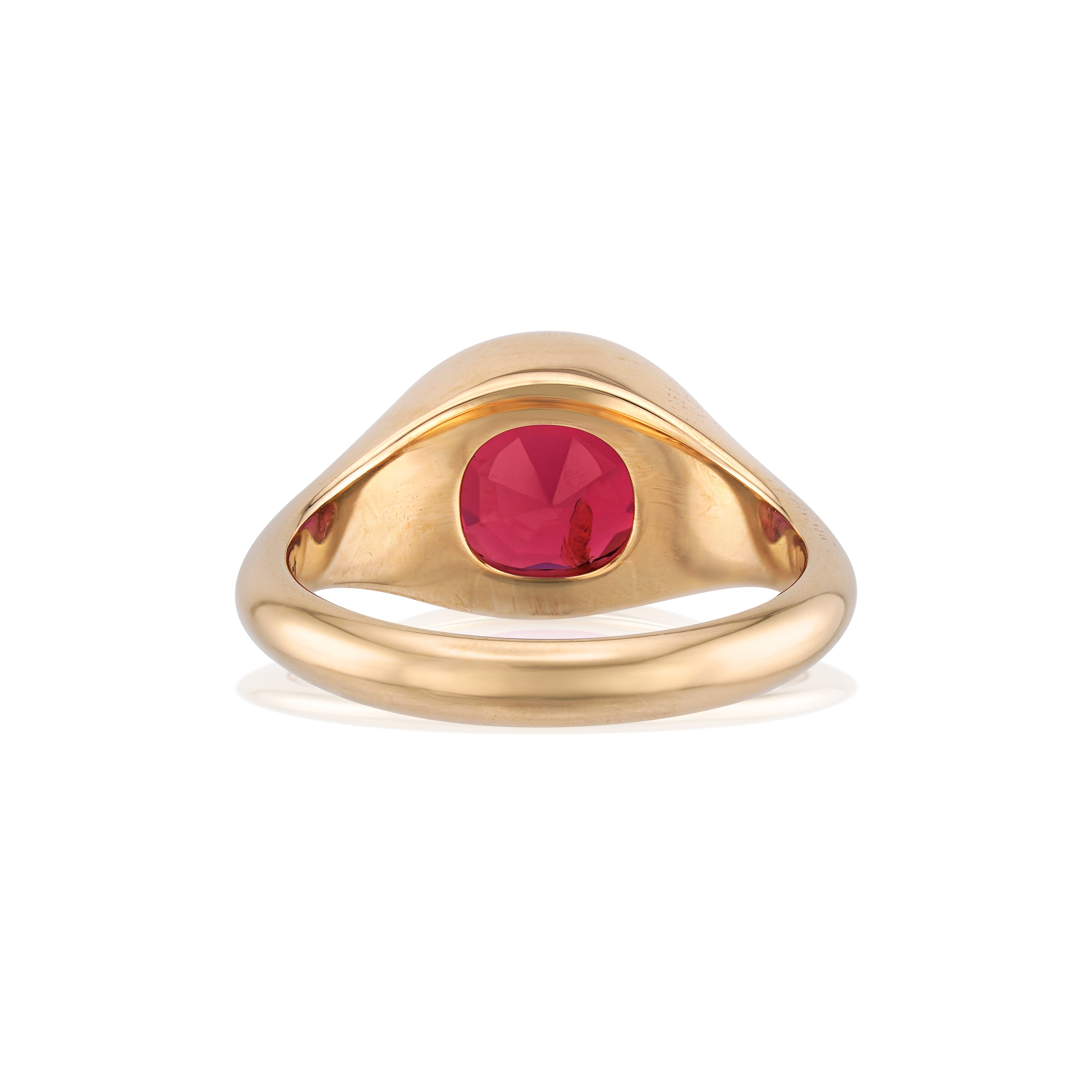 18kt yellow gold spinel signet ring, back view on white background