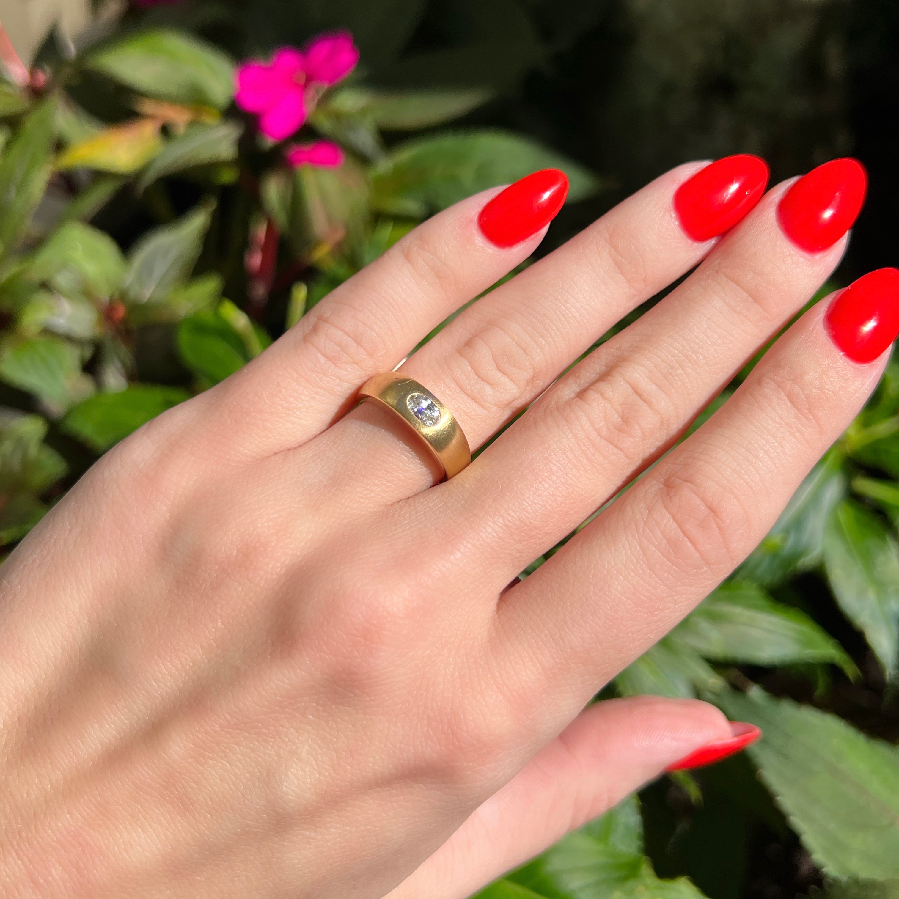 18kt Yellow Gold Oval Diamond Ring