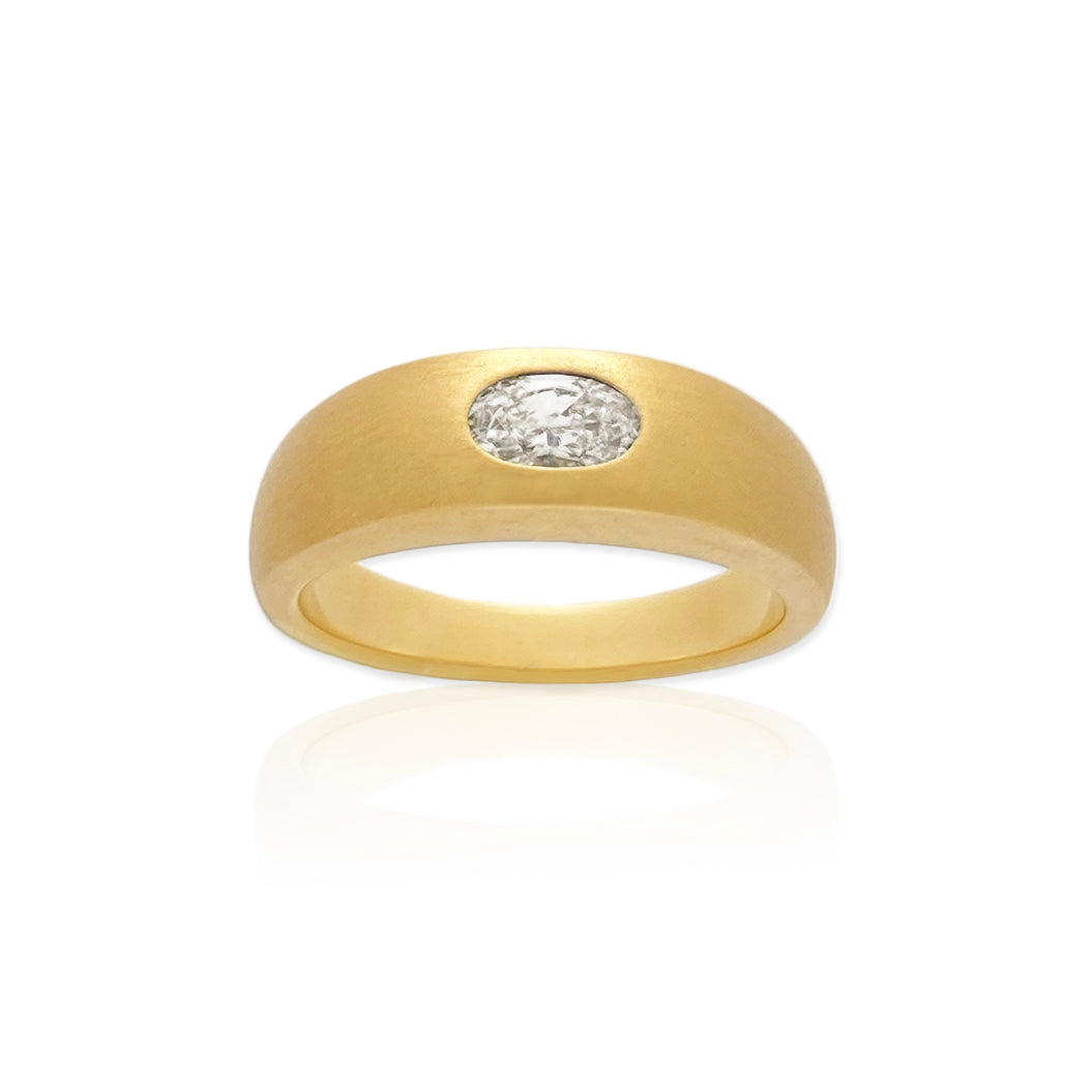 18kt Yellow Gold Oval Diamond Ring