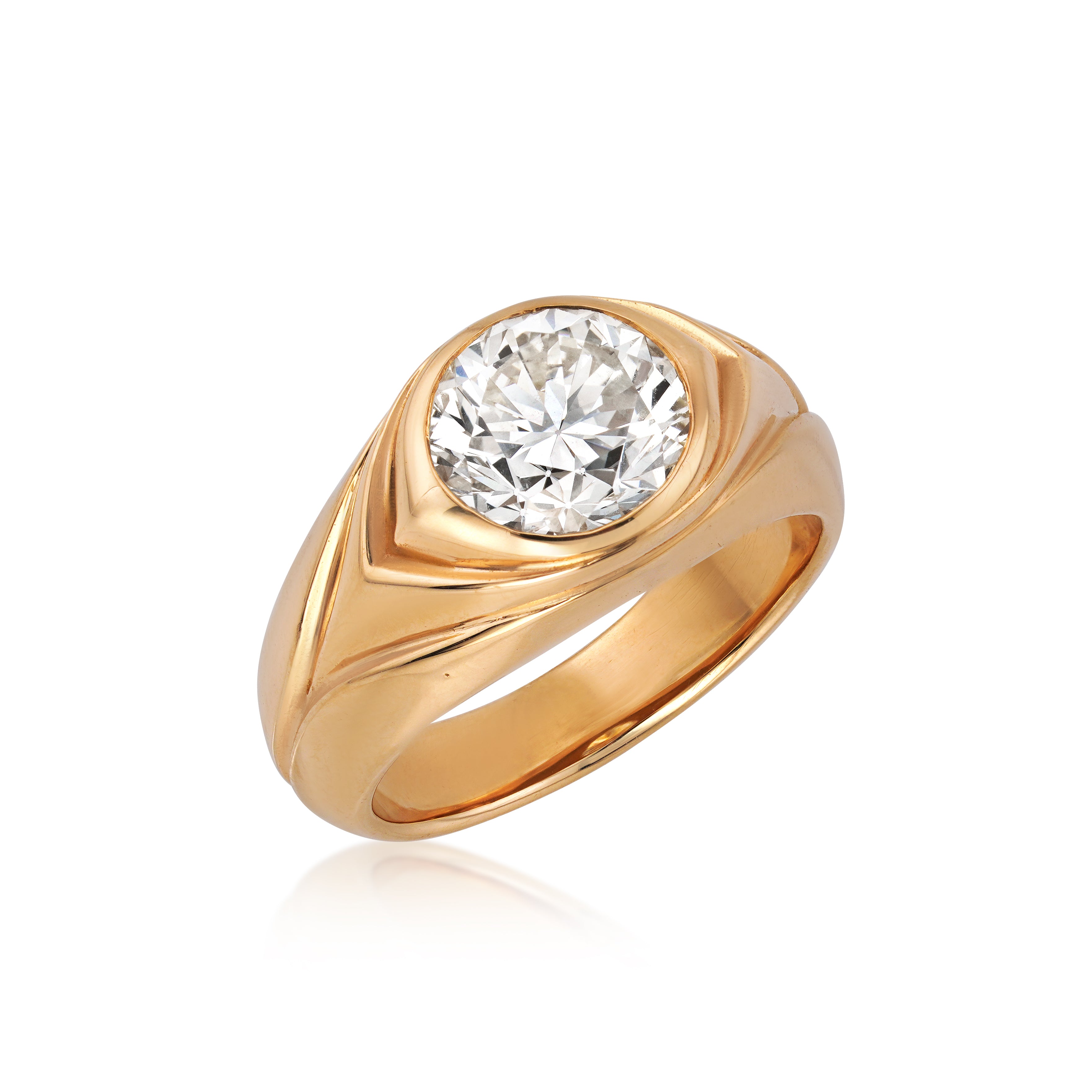 18kt yellow gold round diamond ring on white background, front side view