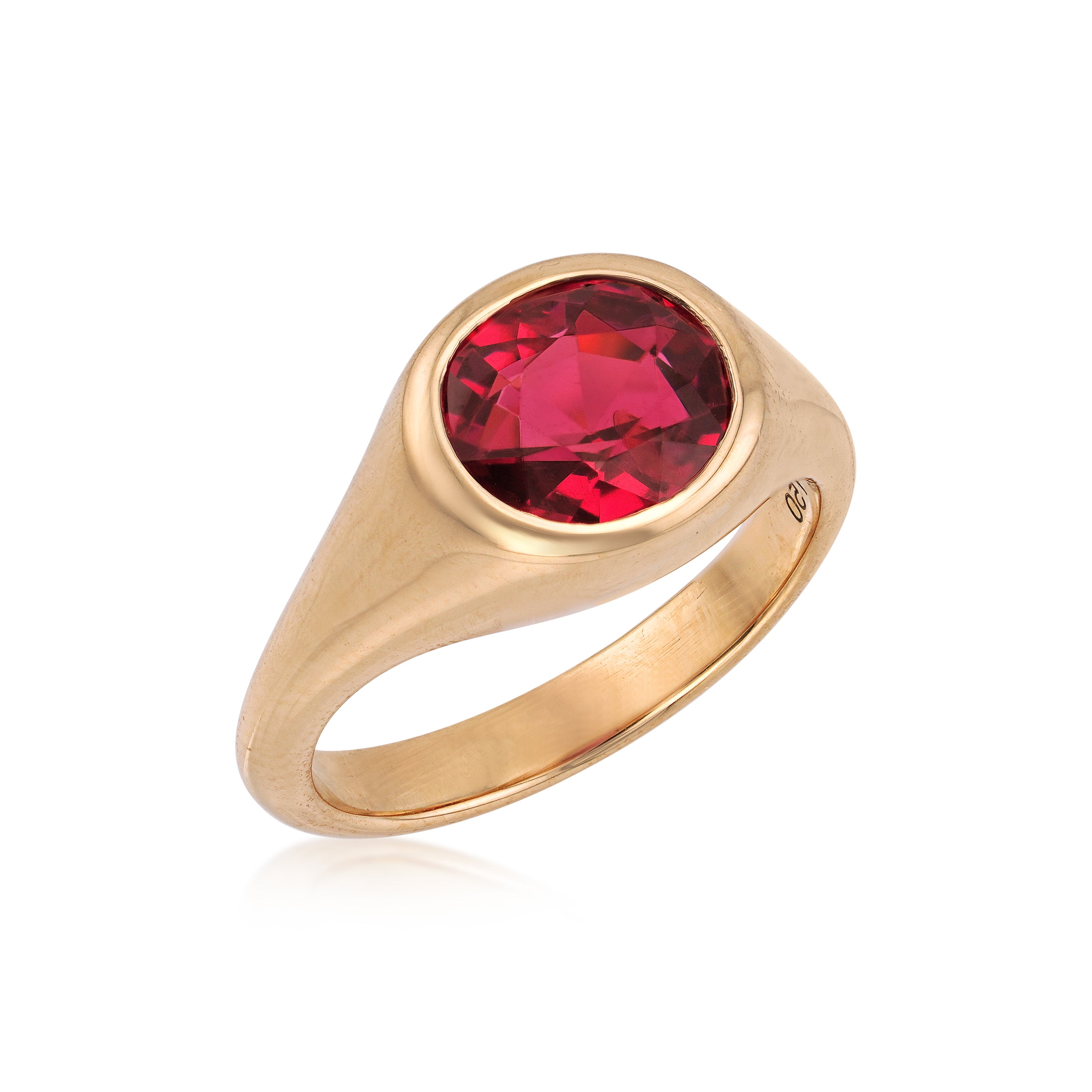 18kt yellow gold spinel signet ring, front side angle on white background