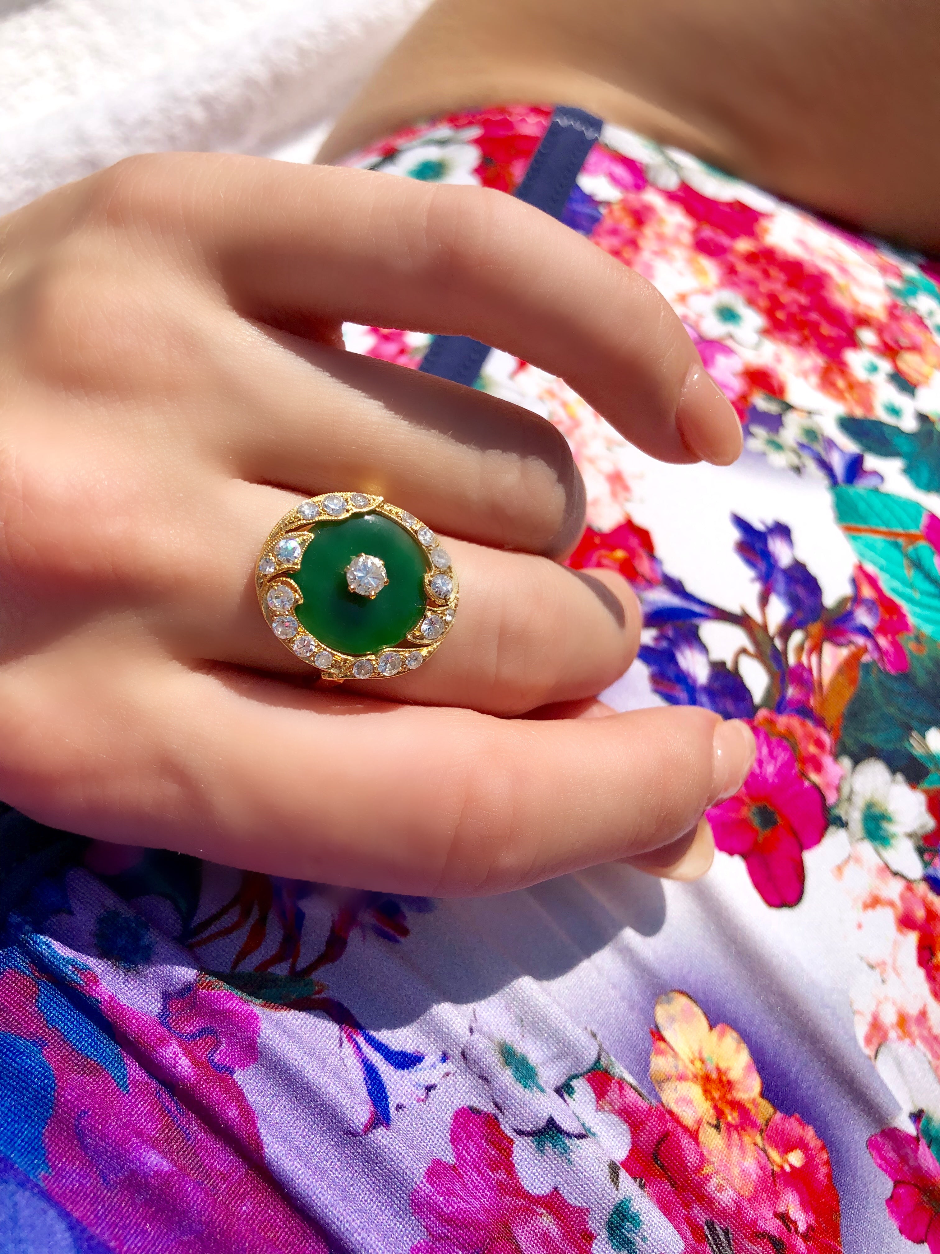 18kt Yellow Gold Jade and Diamonds Ring