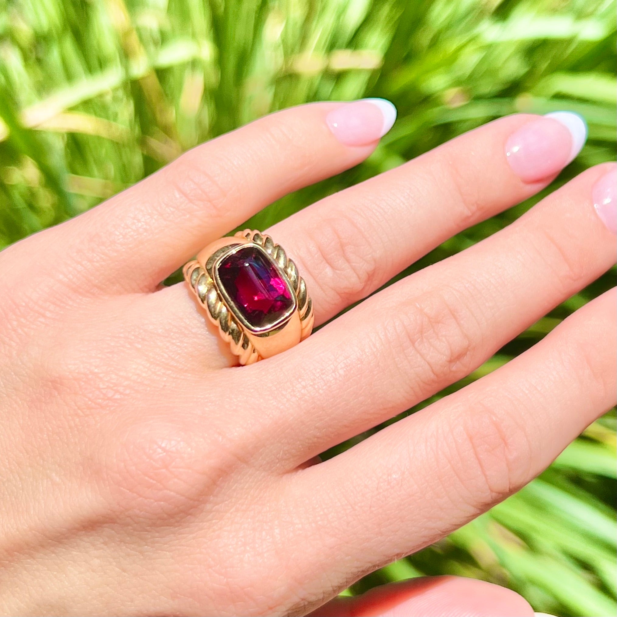 Verdura 18kt Yellow Gold Garnet Ring