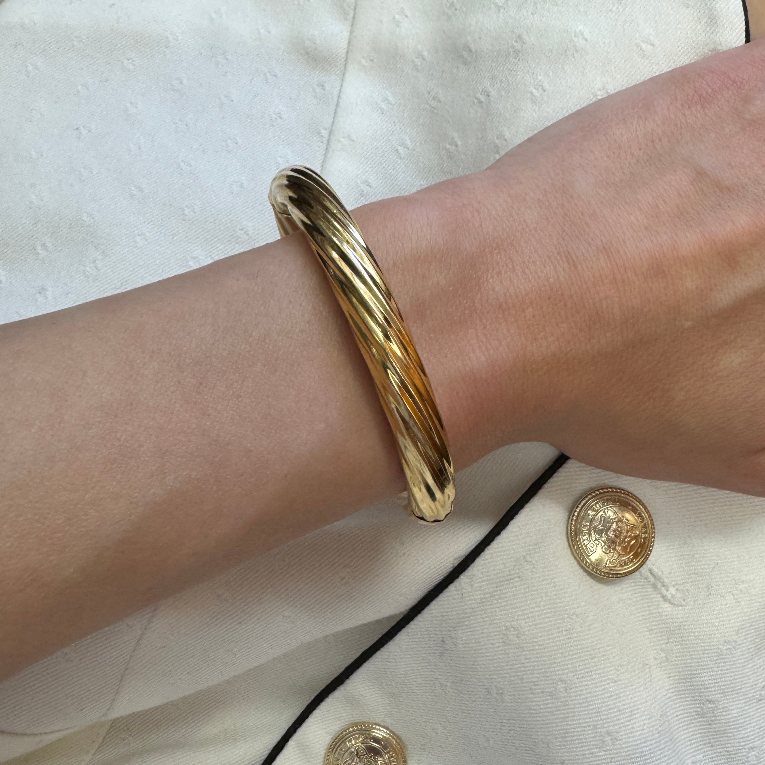 18kt Yellow Gold Twisted Hinged Bangle